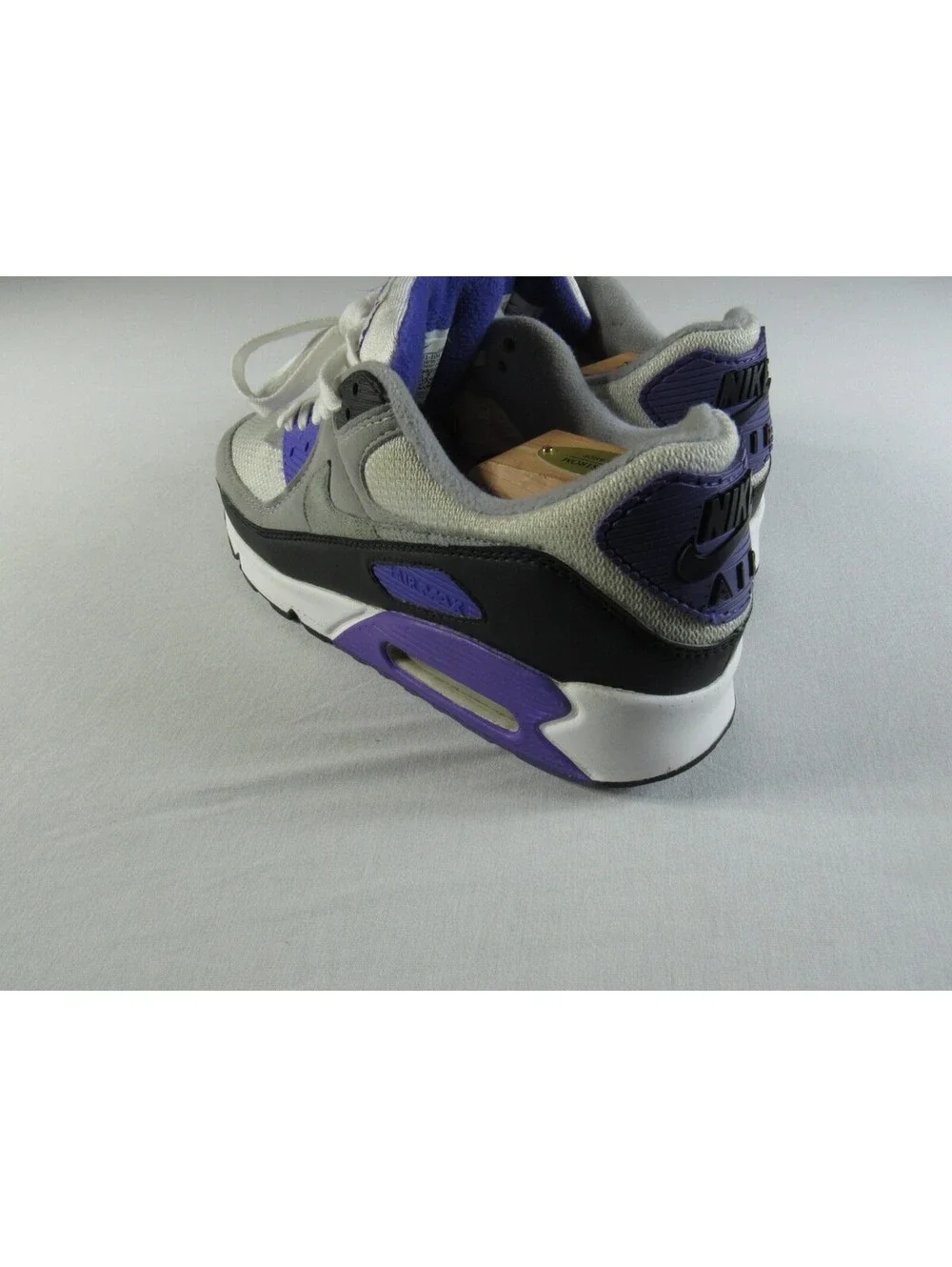 Nike Air Max 90 Hyper Grape Low Top Lace-Up Mesh Cushioned CD0881-104 - Size 8.5